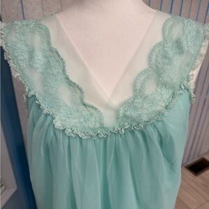 Vintage Elegant Lace Trim Sheet Overlay Nightgown in Mint Green